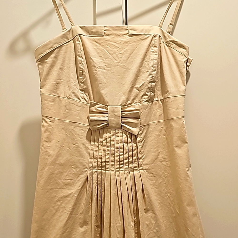 Knee-length drees